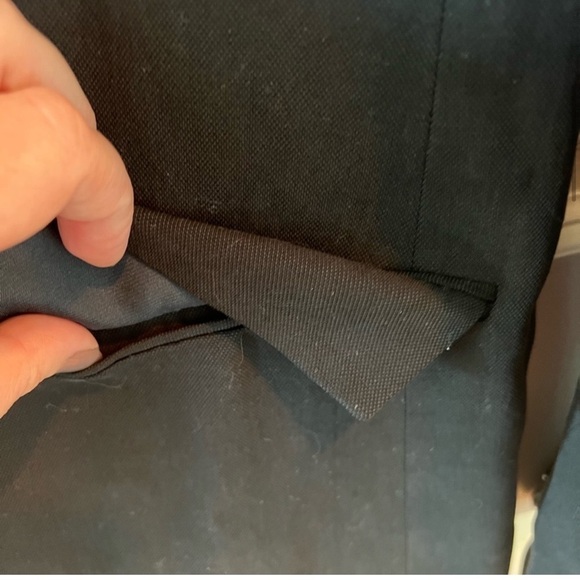 Everlane Black One Button Blazer
Size 2 - Picture 5 of 16